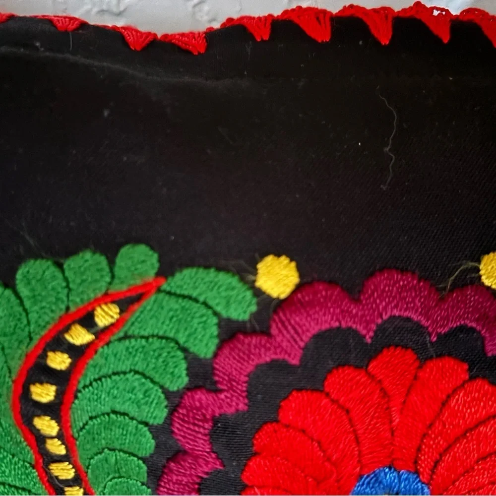 Matyo Hungarian bold red